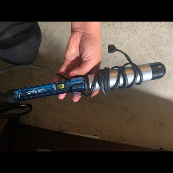 1 1/2” curling wand - Picture 1 of 2